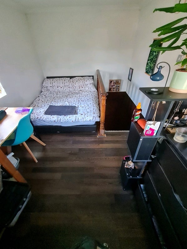 Room Benwell Road in Greater London