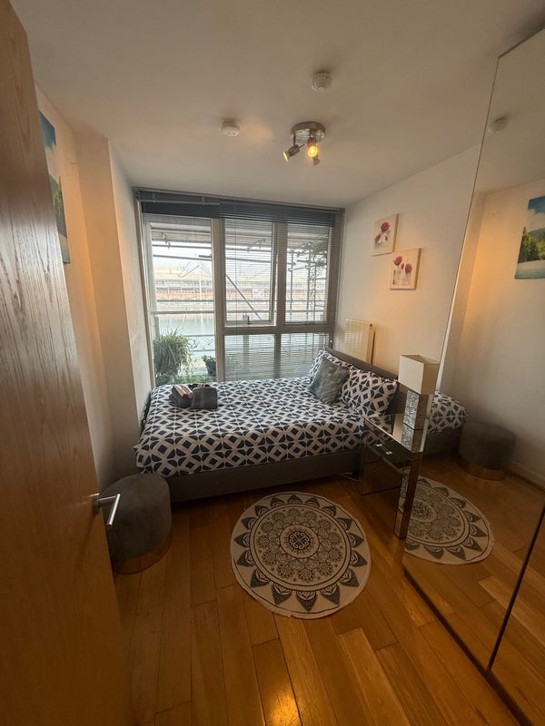 Flat Rayleigh Road in Greater London