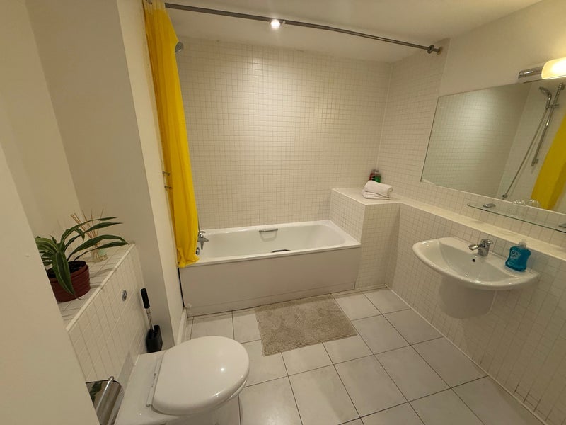 Flat Rayleigh Road in Greater London