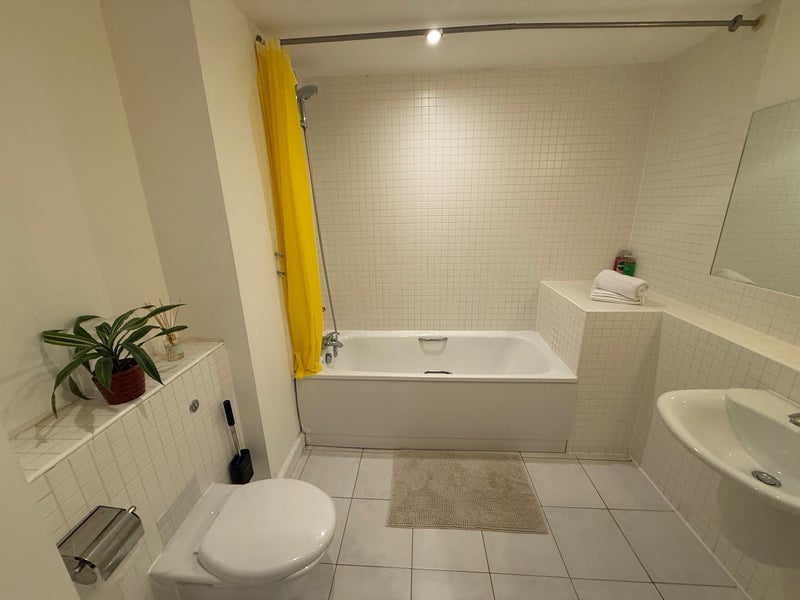 Flat Rayleigh Road in Greater London