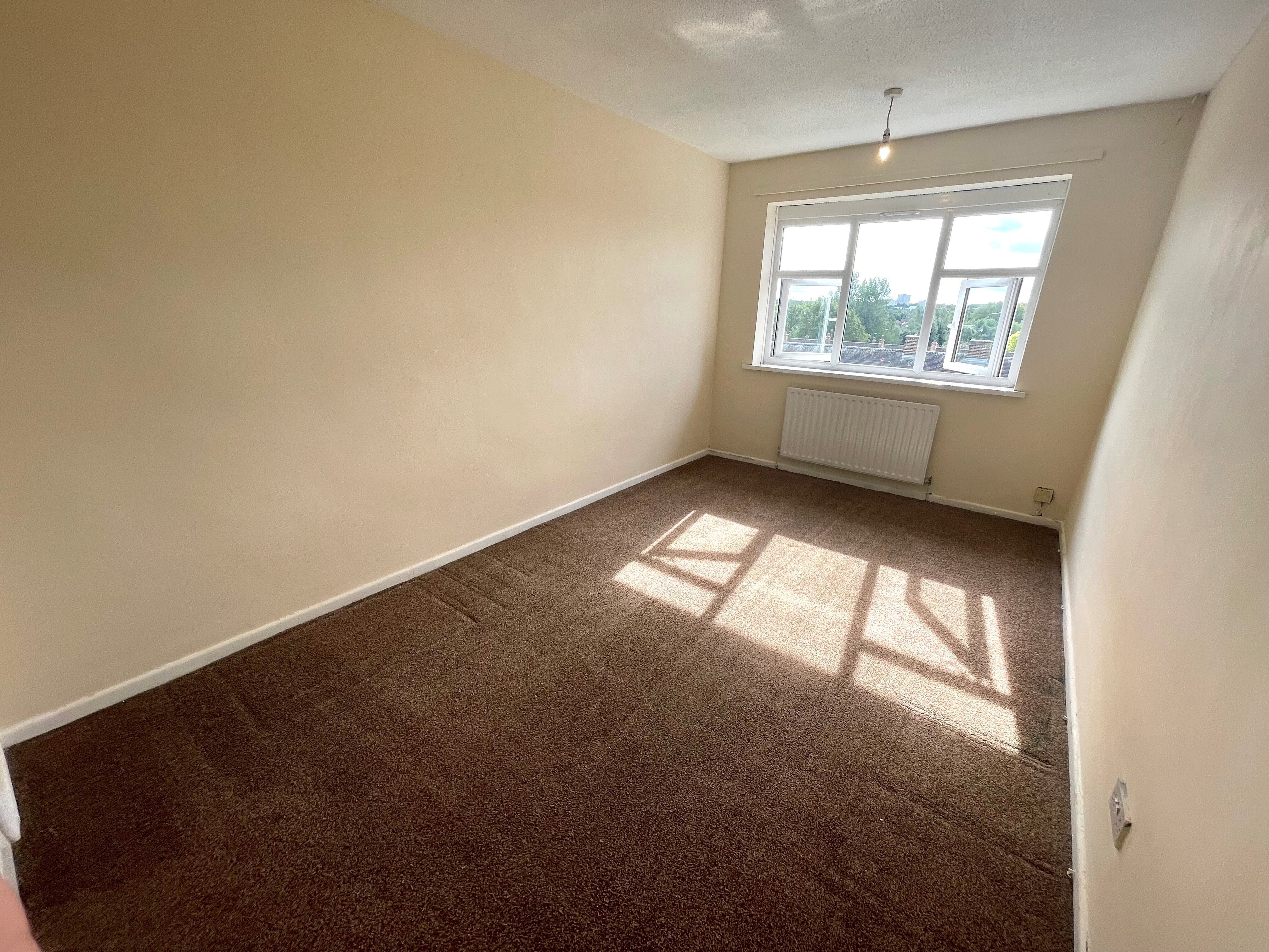 Flat Oakthorpe Drive in Metropolitan Borough of Solihull