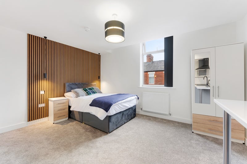 Room Elaine Street in Warrington