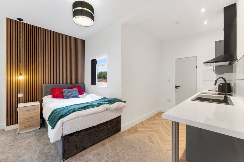 Room Elaine Street in Warrington
