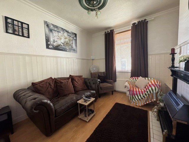Flat Bold Street in Leigh