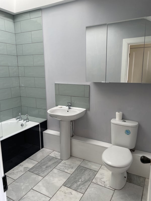Room Newhaven Road in City of Edinburgh