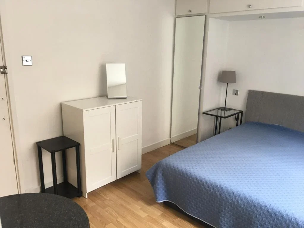 Flat Lucan Place in Greater London