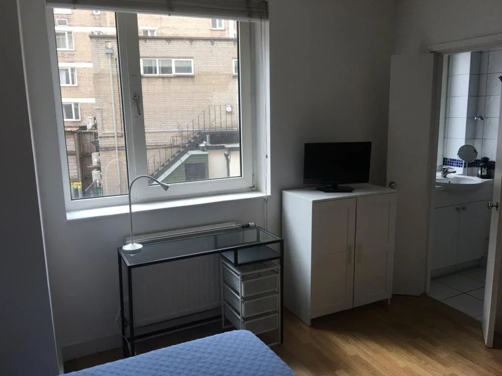 Flat Lucan Place in Greater London