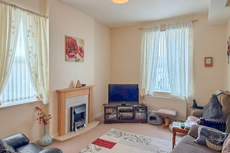Flat Newby Drive in Crosshills