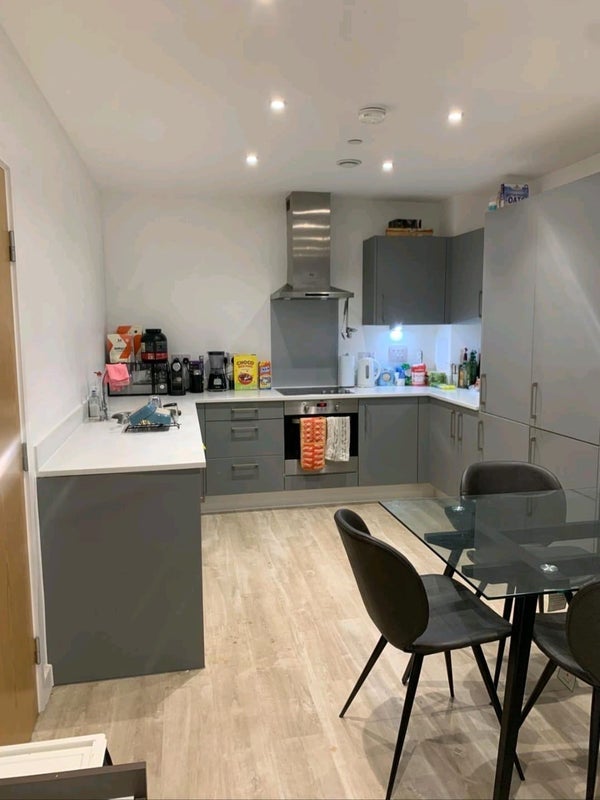 Room Eaton Walk in Greater London