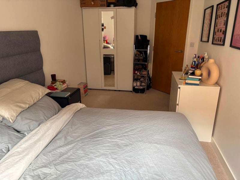 Room Eaton Walk in Greater London