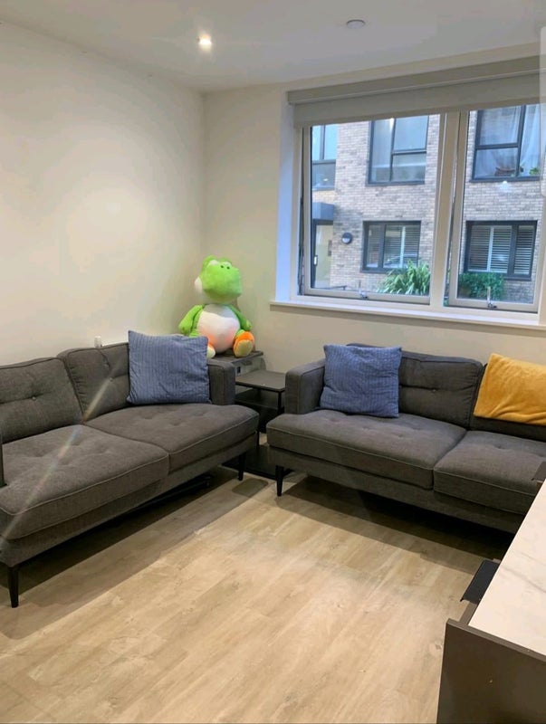 Room Eaton Walk in Greater London