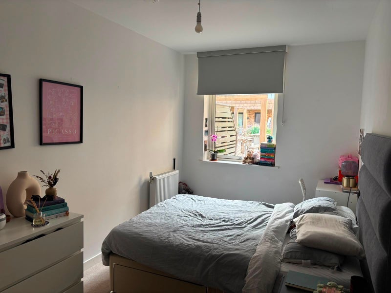 Room Eaton Walk in Greater London