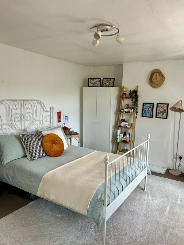 Room Bouverie Road in Greater London
