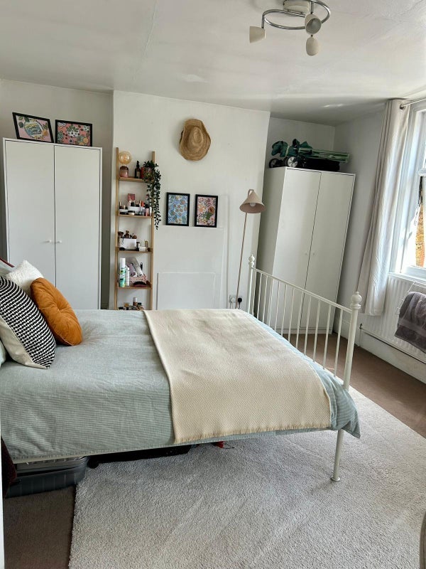 Room Bouverie Road in Greater London