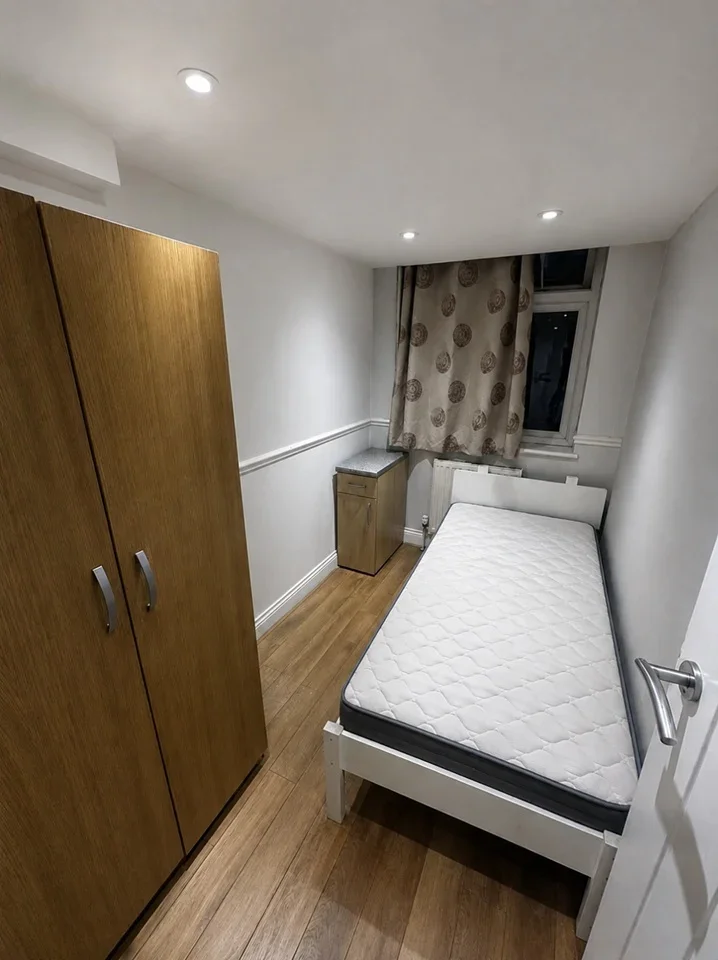 Room Whybridge Close in Greater London