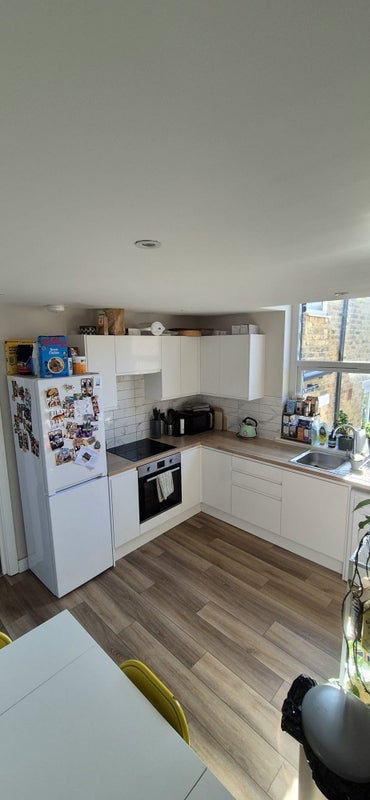 Room Gowlett Road in Greater London