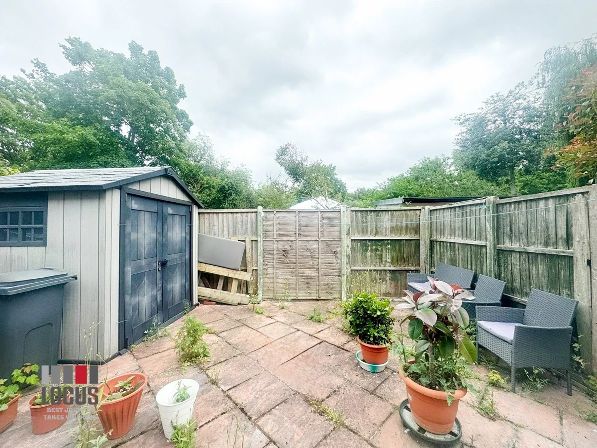 Flat Chalford Walk in Greater London