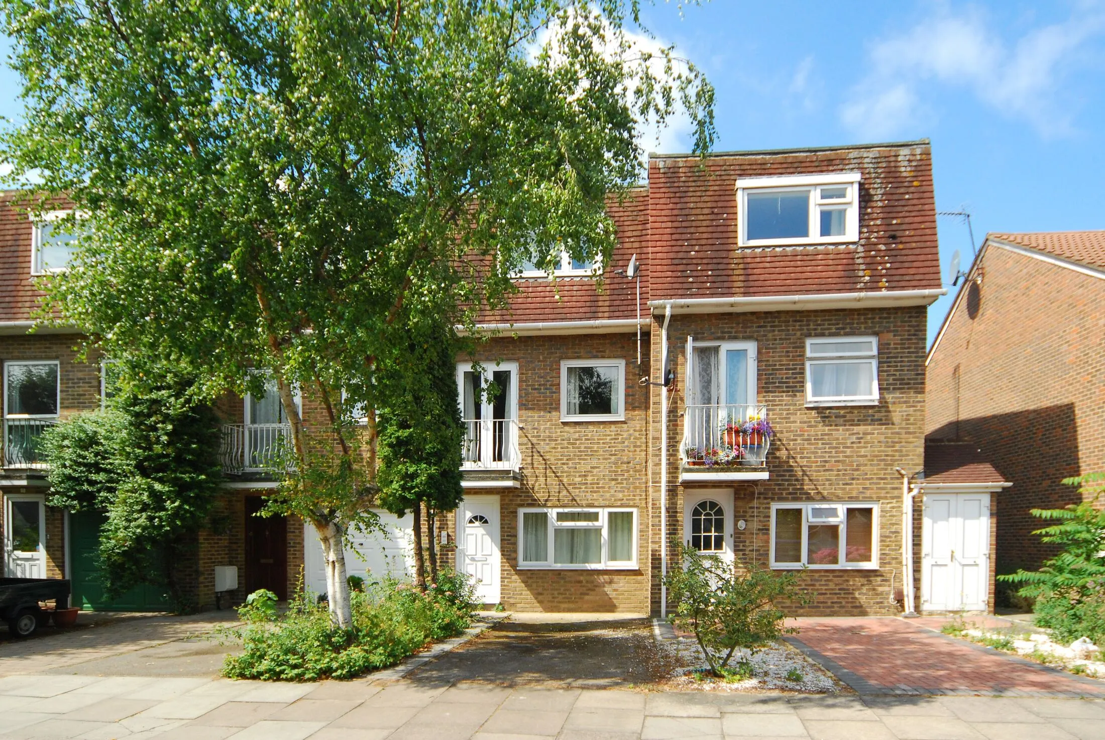 House Willow Road in Greater London