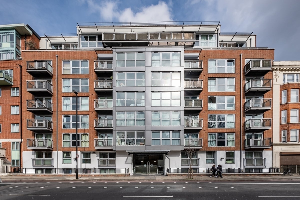 Flat Vauxhall Bridge Road in City of Westminster