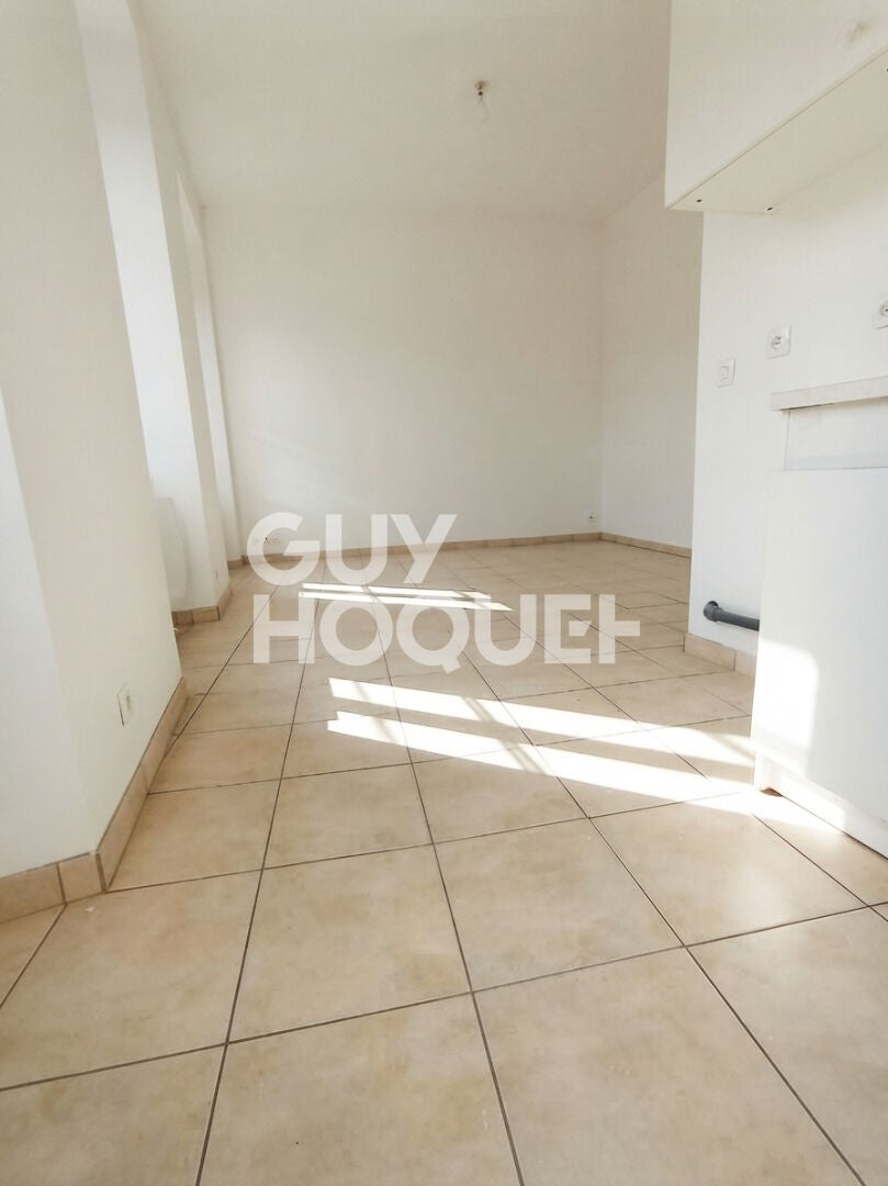 Flat D 833 in Ivry-la-Bataille