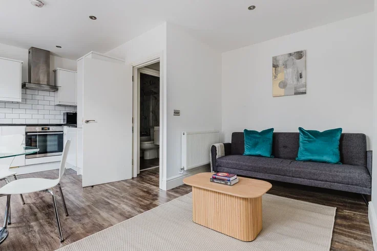 Flat Pembroke Road in Greater London