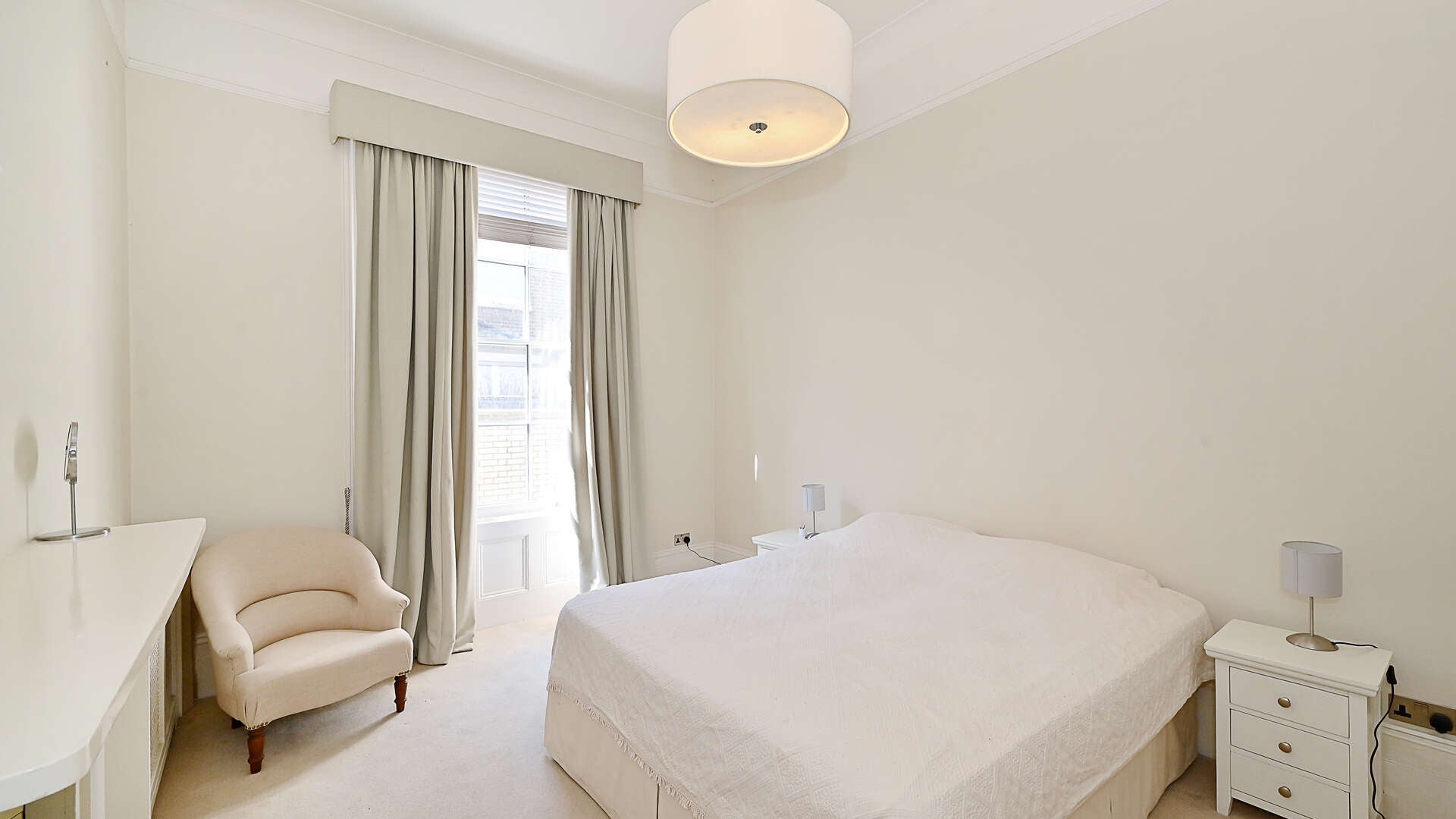 Flat Hollywood Road in Greater London