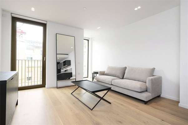Flat Little Britain in City of London