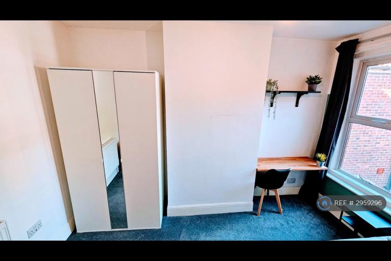 Room Thackeray Road in Southampton