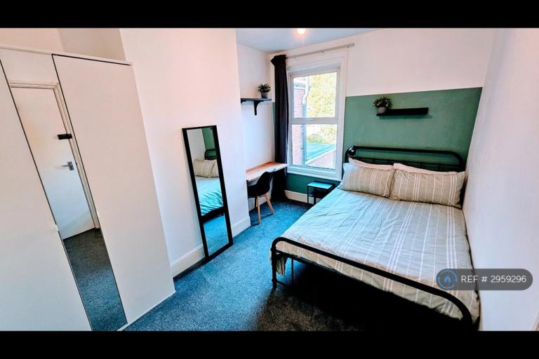 Room Thackeray Road in Southampton