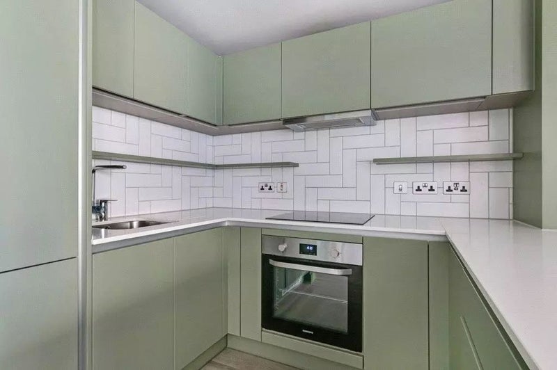 Room Olympic Way in Greater London