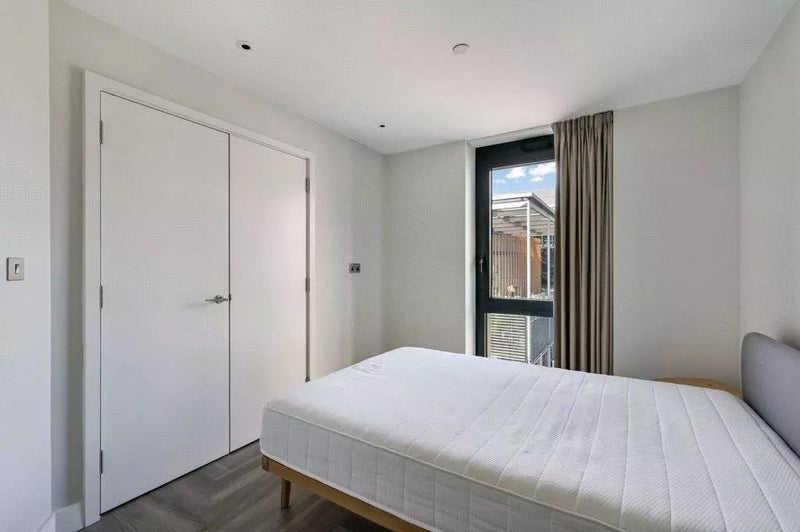 Room Olympic Way in Greater London