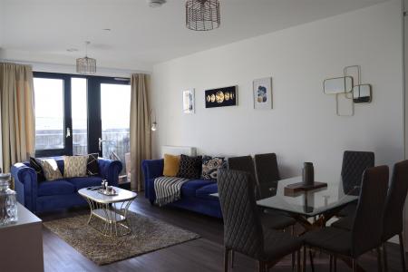 Flat Acton Lane in Greater London