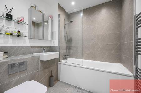 Flat Acton Lane in Greater London