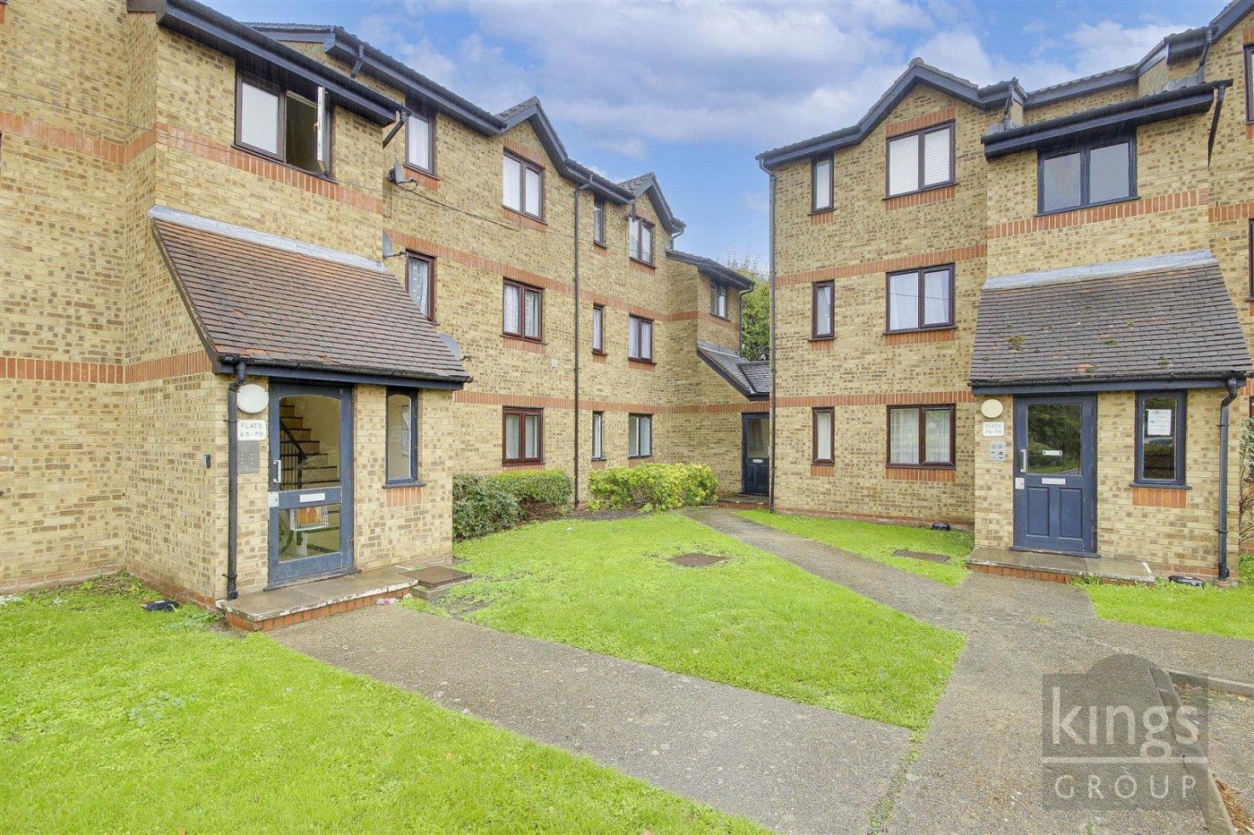 Flat Celadon Close in Greater London