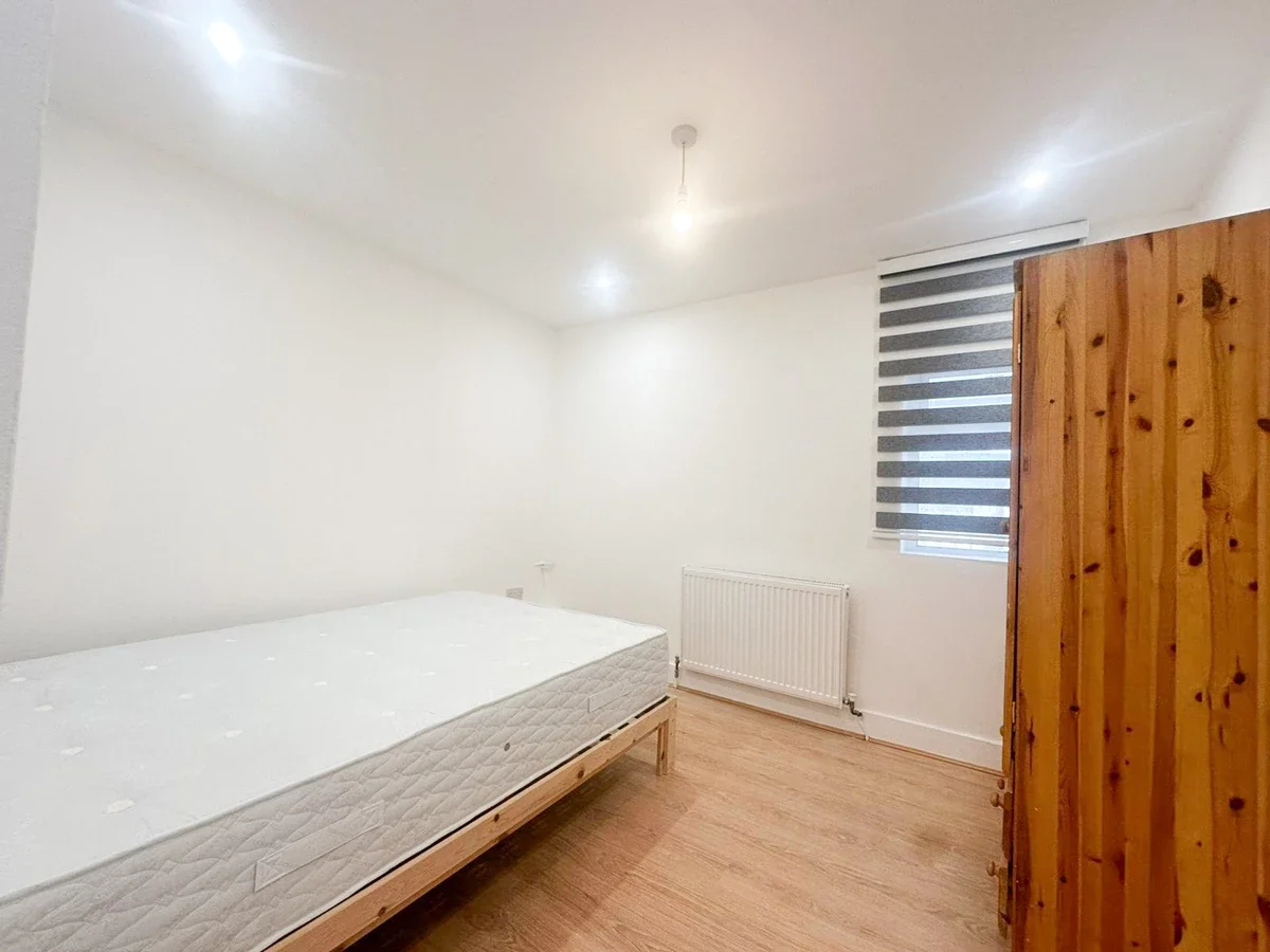 Flat Millers Terrace in Greater London