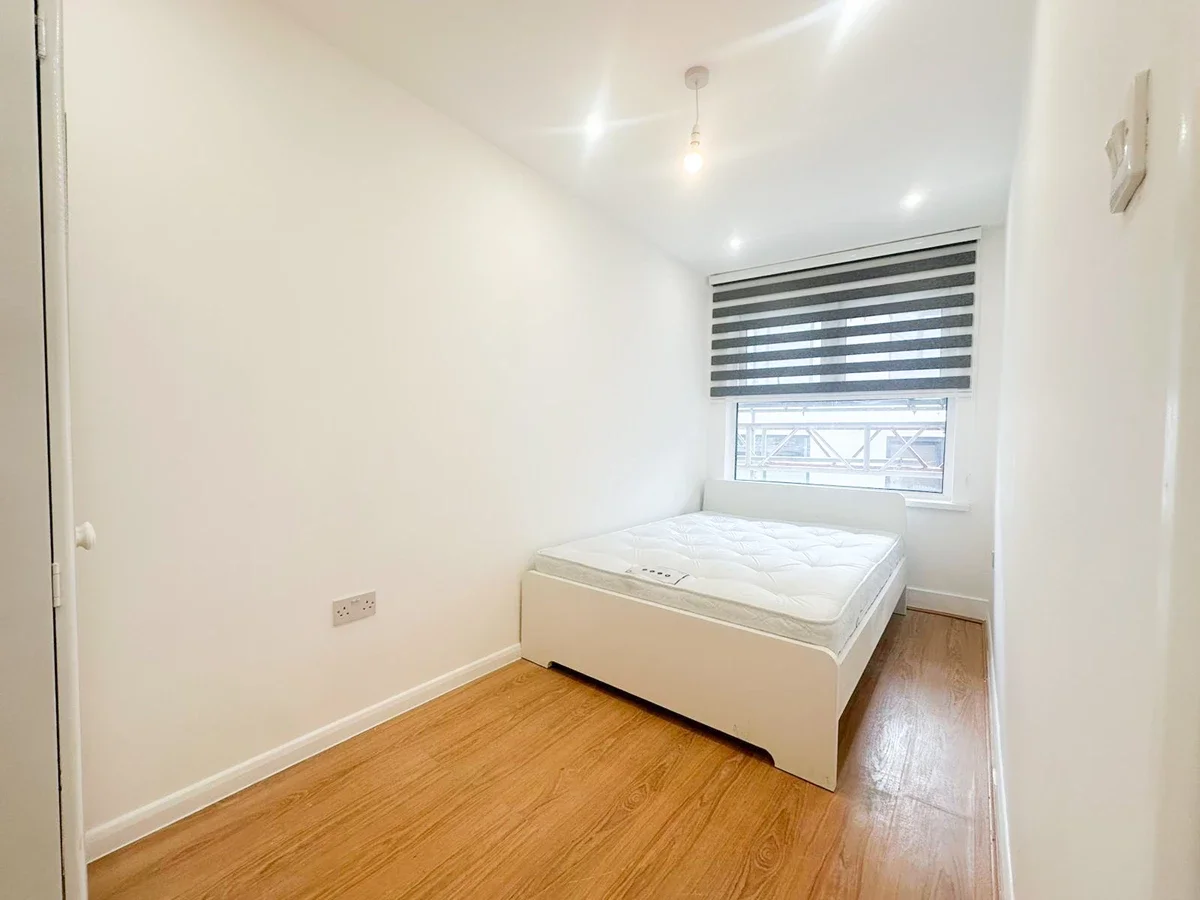 Flat Millers Terrace in Greater London