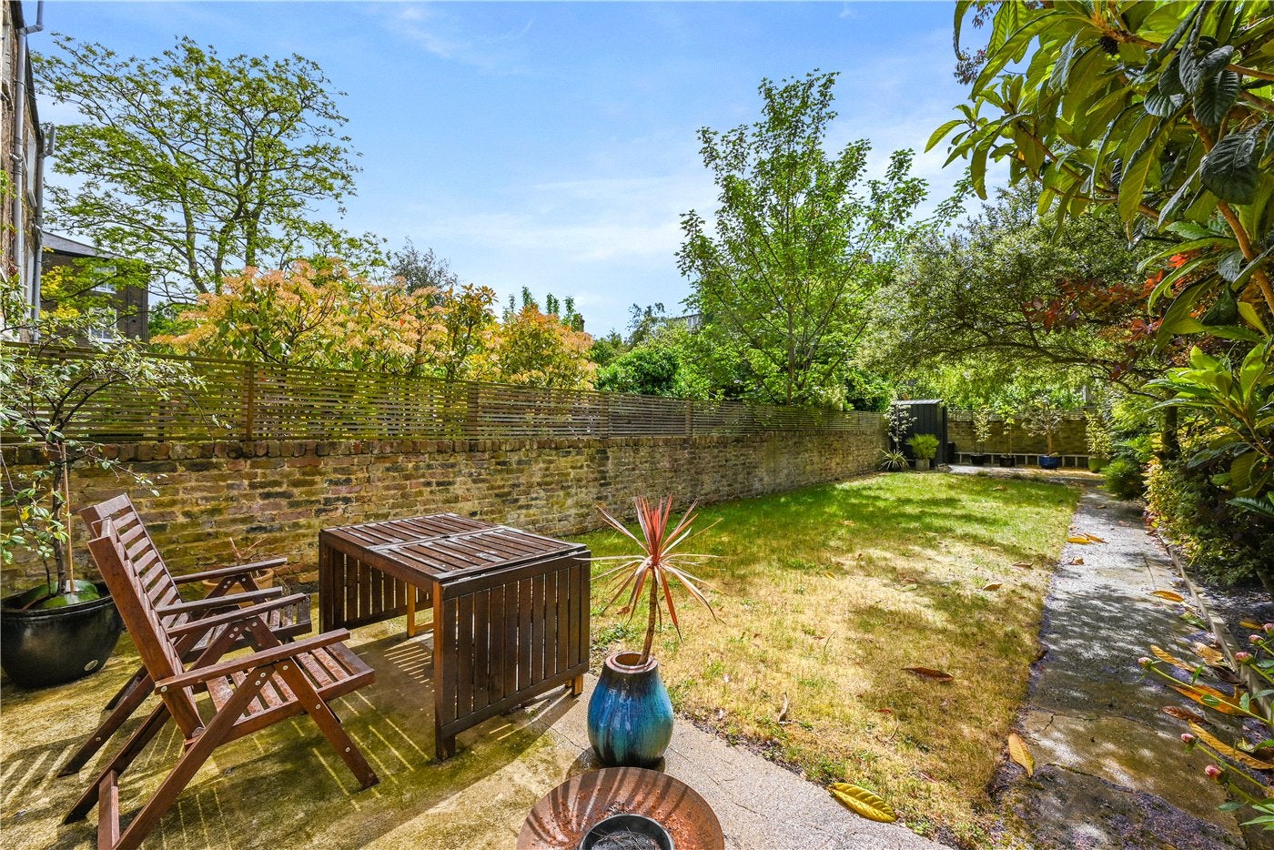 Flat Algernon Road in Greater London