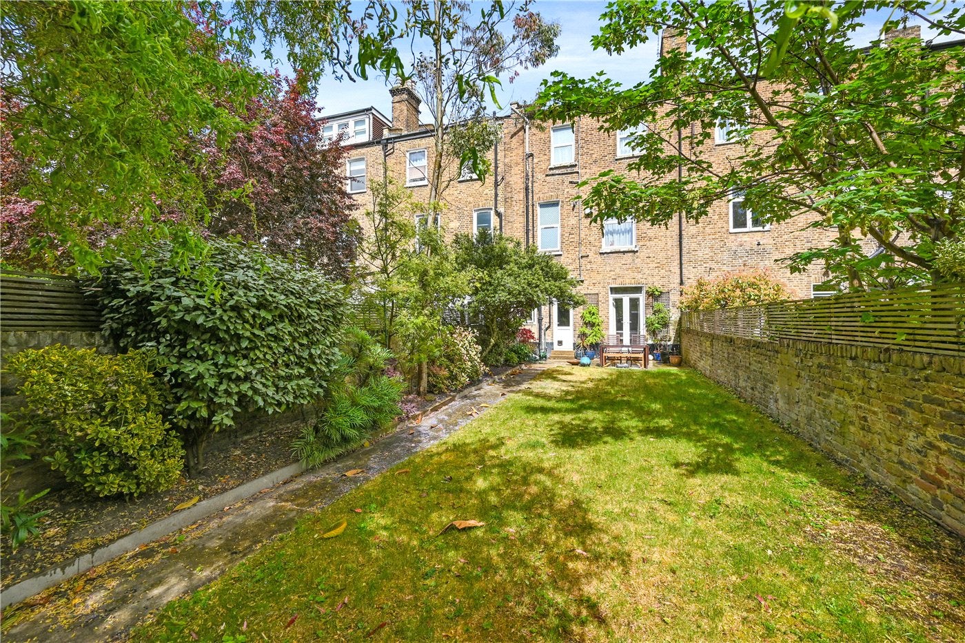 Flat Algernon Road in Greater London
