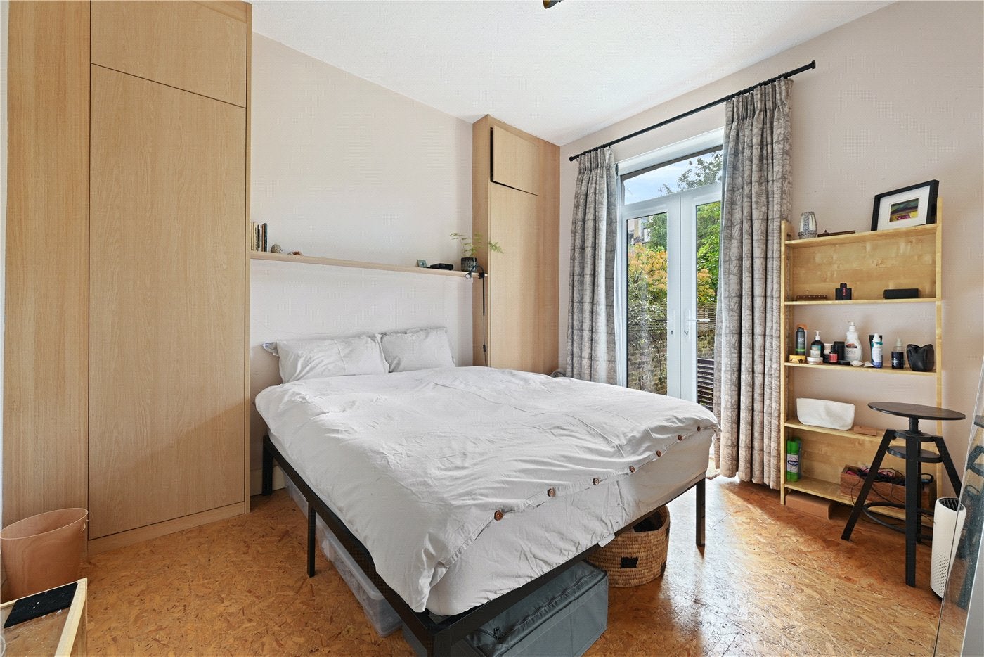 Flat Algernon Road in Greater London