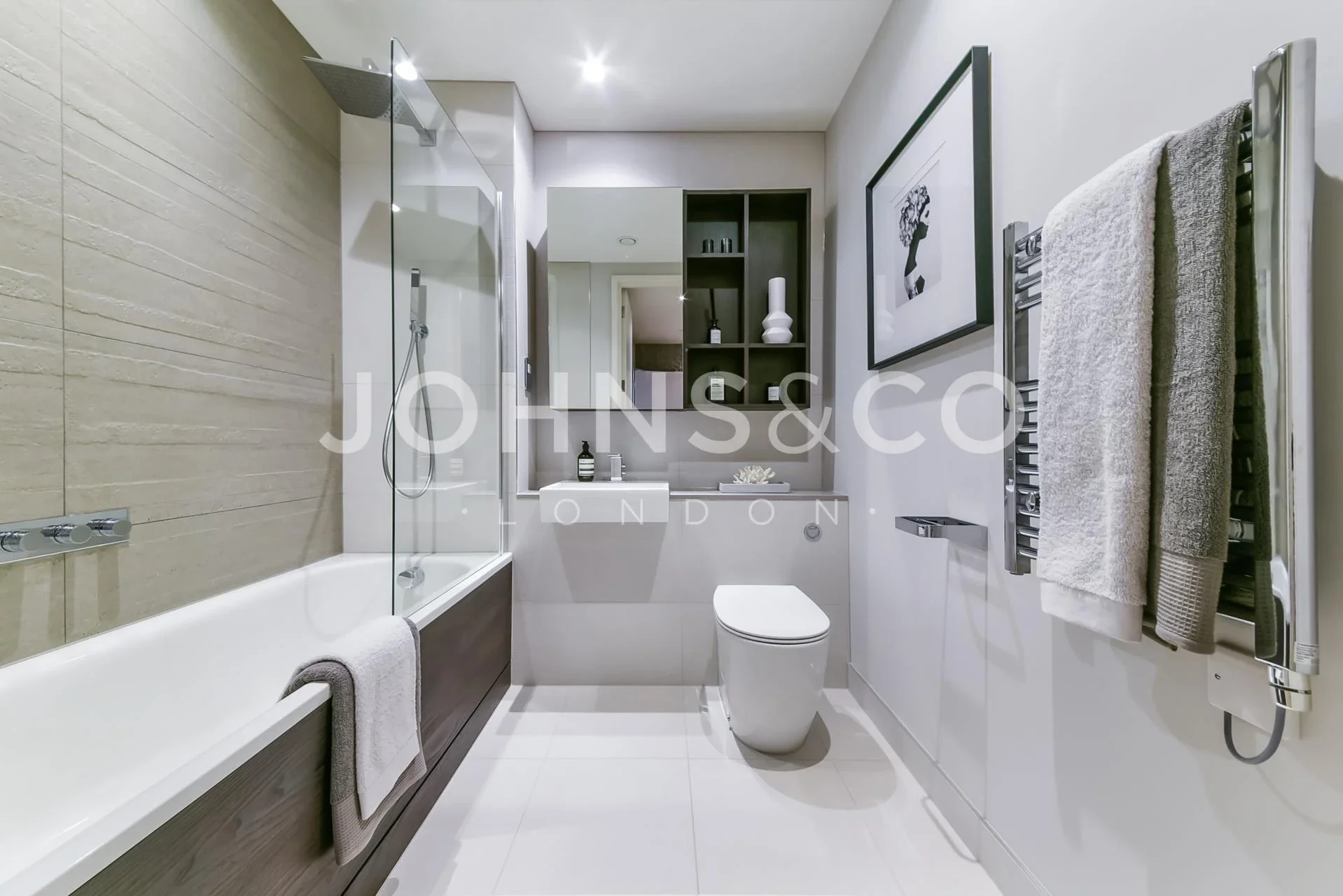Flat Daneland Walk in Greater London