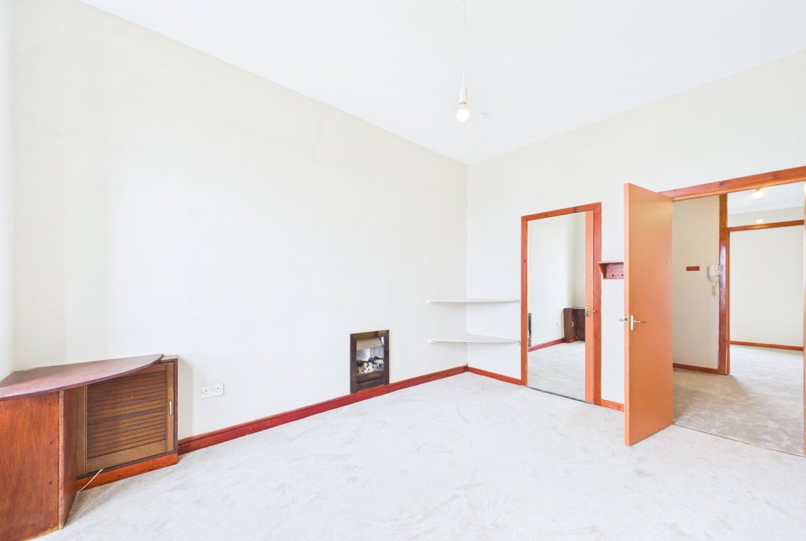 Flat Cardross Street in Glasgow