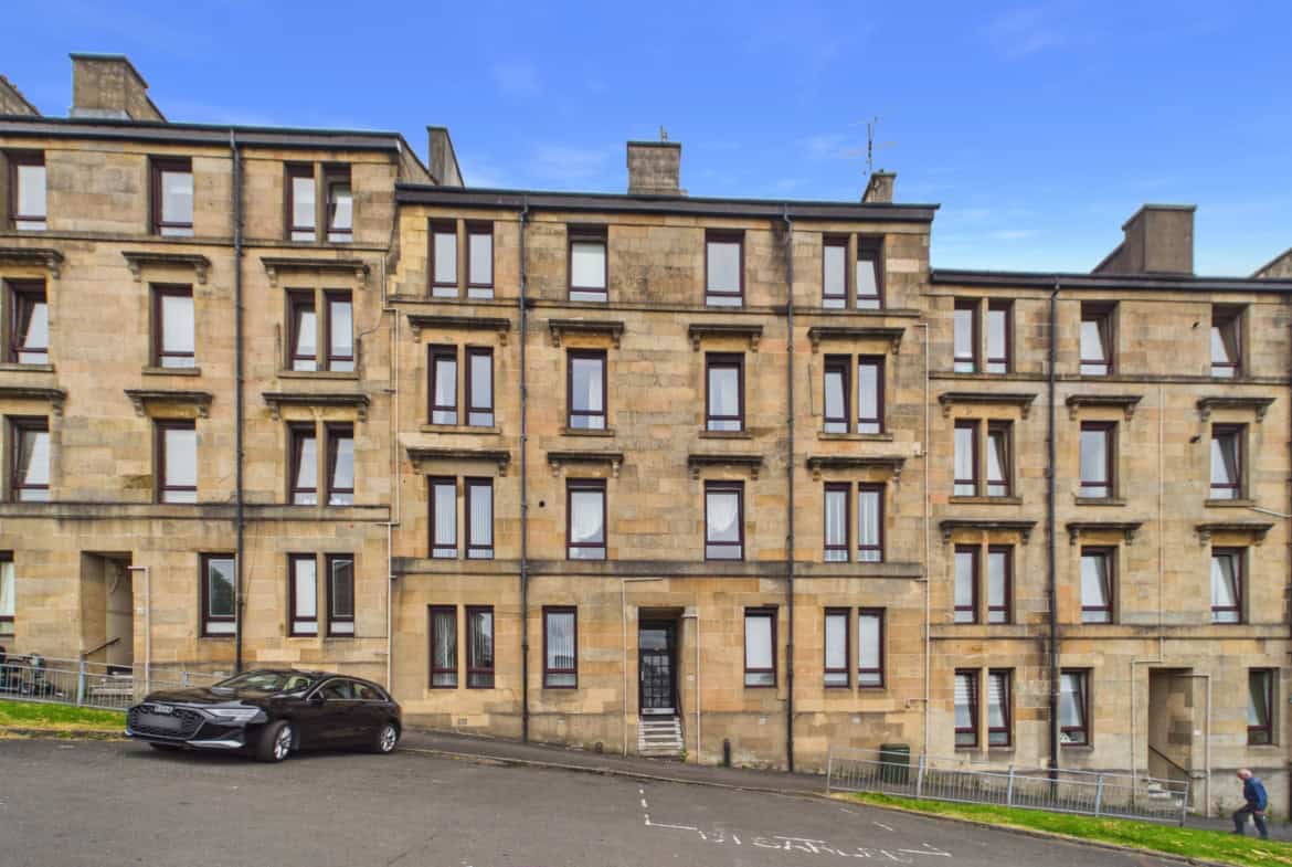 Flat Cardross Street in Glasgow