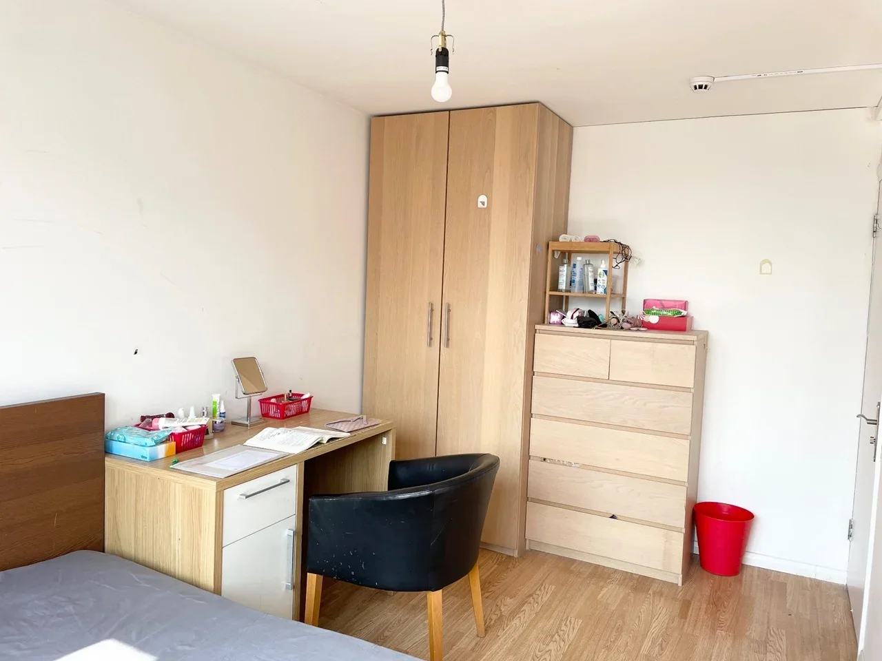 Flat Warwick Road in Greater London