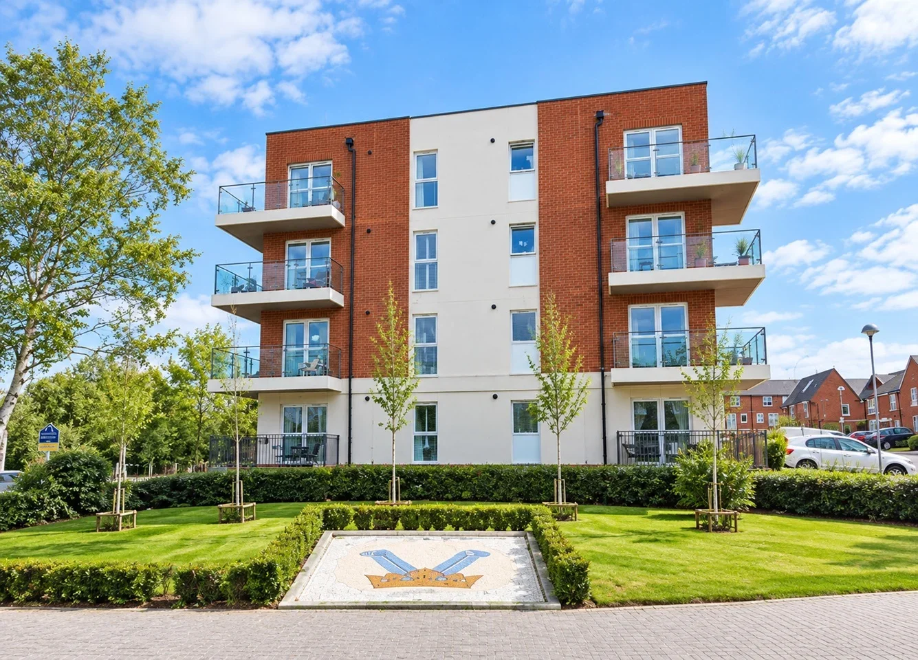 Flat Alcock Crescent in Greater London