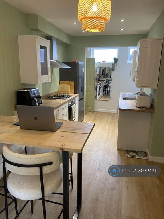 Room Orchard Road in Bristol