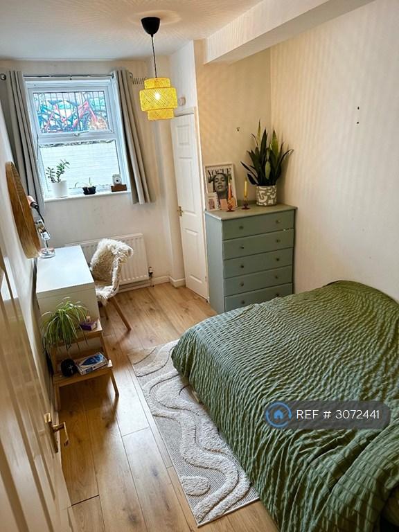 Room Orchard Road in Bristol