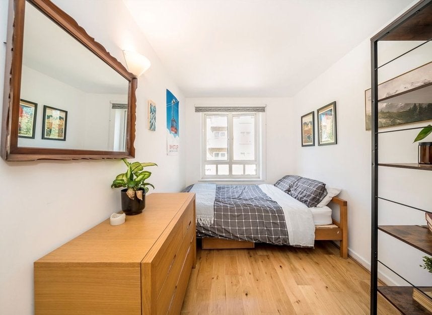 Flat Harrow Road in City of Westminster