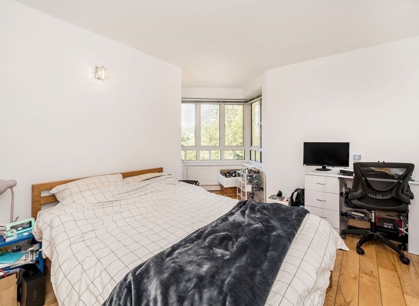 Flat Harrow Road in City of Westminster