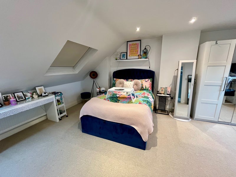 Room Burnham Way in Greater London