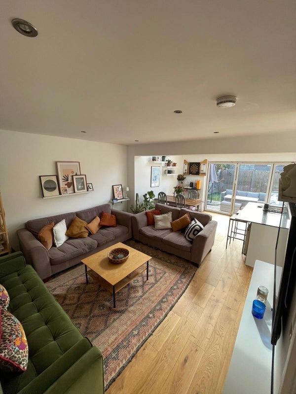 Room Burnham Way in Greater London